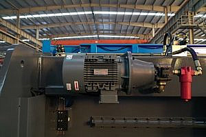 Фото 46 - MetalTec HBС 110/2500 4+1 ЧПУ МТ-15  Листогибочный пресс с ЧПУ.