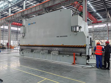 Фото 69 - MetalTec HBC 1200/6000 листогибочные гидравлические прессы с ЧПУ большого тоннажа.