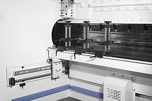 Фото 32 - MetalTec HBM 125/2500C Листогибочные гидравлические прессы с ЧПУ контроллером TP10S.