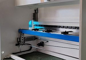 Фото 27 - MetalTec HBM 125/2500C Листогибочные гидравлические прессы с ЧПУ контроллером TP10S.